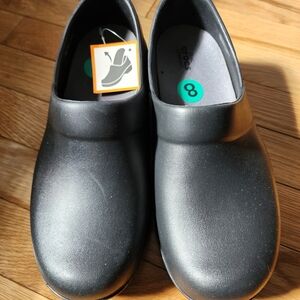 Crocs Bistro Clogs in Black NWT SZ 8